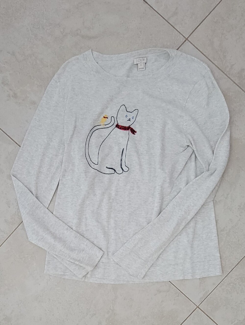 Light Gray Cat With Red Scarf Graphic Long-Sleeve Tee/Sweater, Medium
